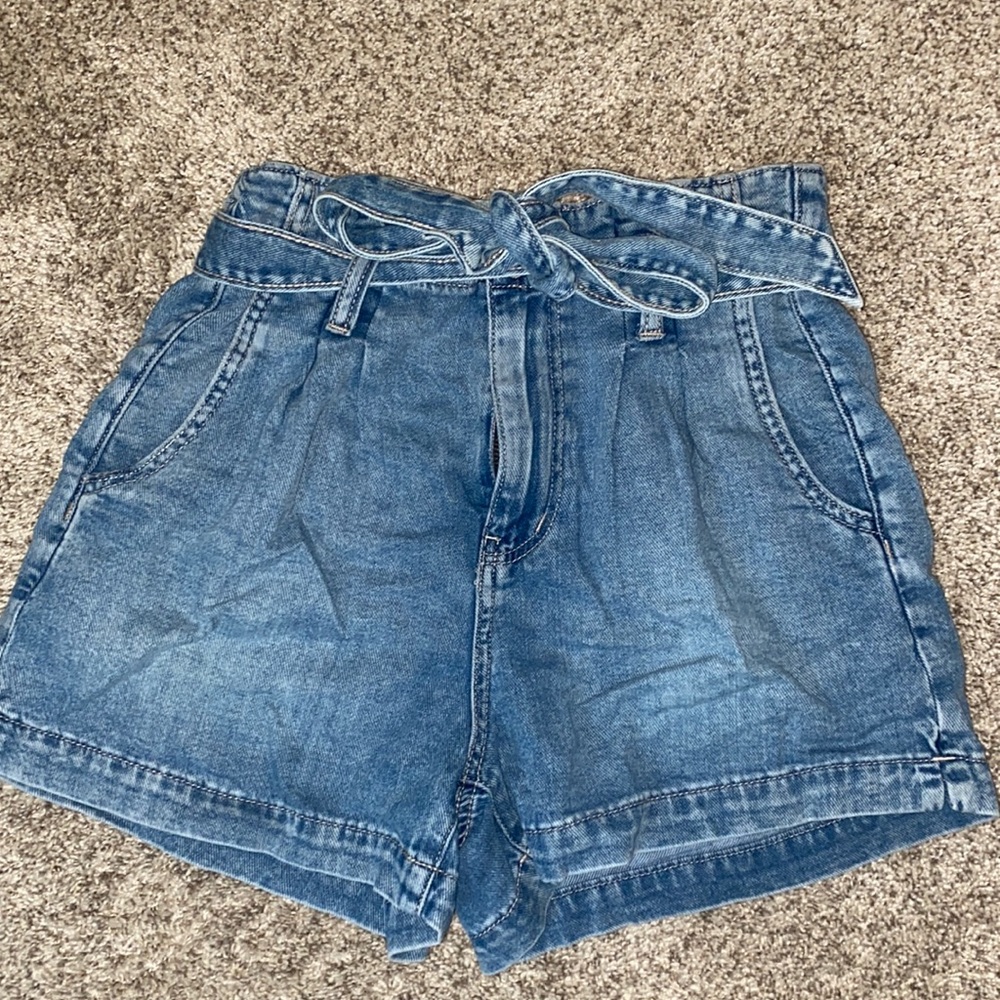 American Eagle Mom Jean paper bag shorts